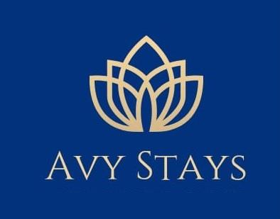 AVY STAYS logo